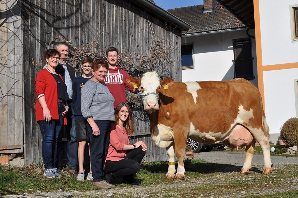 Familie Schussmüller mit Haribos Mutter Entropi