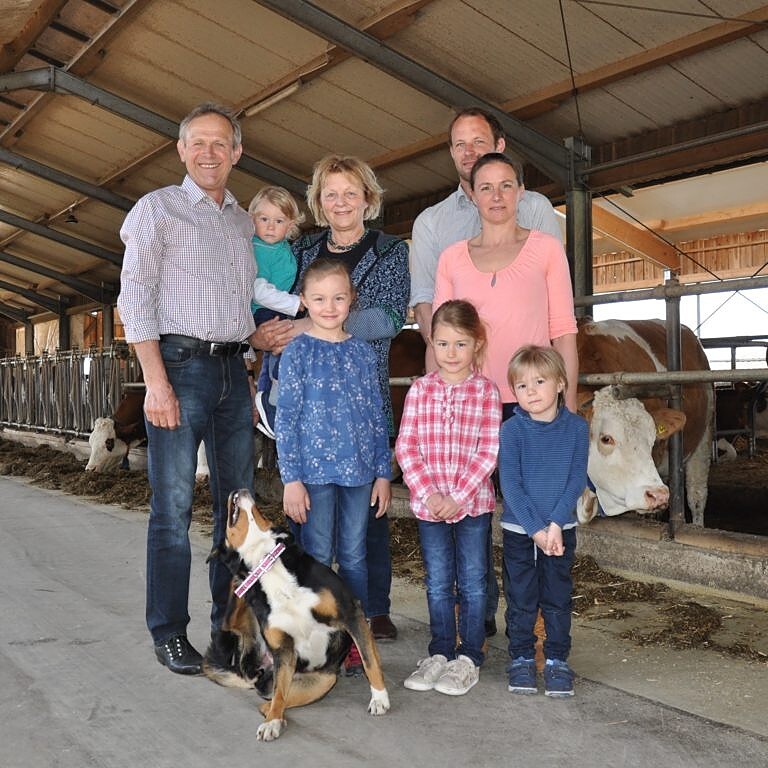 Johann und Elisabeth Wimmer mit Sohn Johannes und Schwiegertochter Michaela sowie den Kindern (von links) Michael, Magdalena, Johanna und Vinzenz.