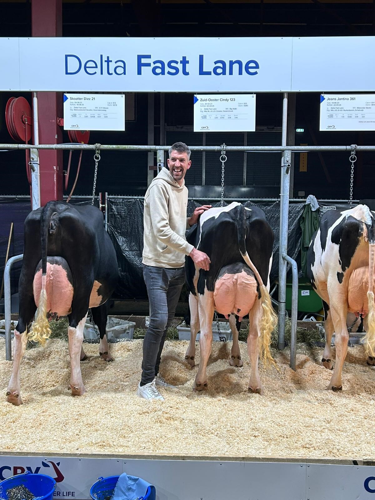 Zuid-Ooster Cindy 123 van maatschap Dolstra uit Oosterstreek met Jeroen Dolstra.