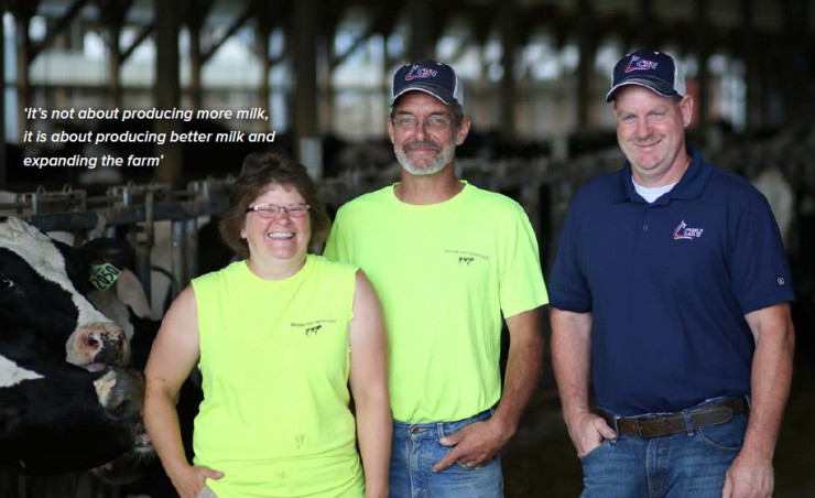 Tuvimos la suerte de tener la maravillosa oportunidad de tomar las riendas de esta granja. Amamos nuestra vida y amamos trabajar con nuestras " vacas ". Emily Branagan, Woods Hill Farm, Turín, Nueva York